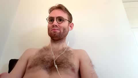 Snapshot of molliter chatting on November 1, 2025, 1:35 pm molliter online show from November 1, 2025, 1:35 pm