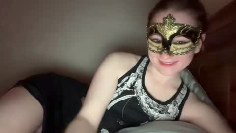 Snapshot of molls_xx chatting on June 14, 2026, 11:51 pm Molly online show from June 14, 2026, 11:51 pm