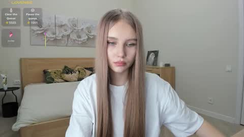 Snapshot of molly_555 chatting on November 3, 2025, 9:32 am Sima online show from November 3, 2025, 9:32 am