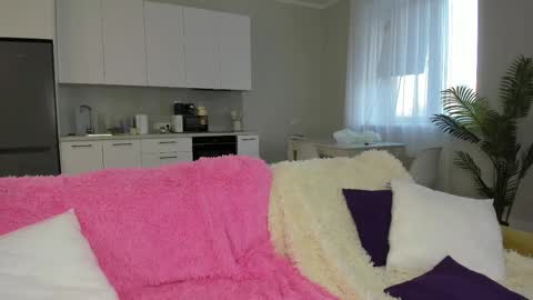 Snapshot of molly_555 chatting on November 19, 2025, 8:36 am Sima online show from November 19, 2025, 8:36 am