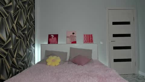 Snapshot of molly_555 chatting on November 27, 2025, 11:12 am Sima online show from November 27, 2025, 11:12 am