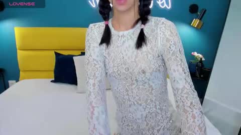 Snapshot of molly__cutie chatting on November 30, 2025, 2:04 am Molly online show from November 30, 2025, 2:04 am