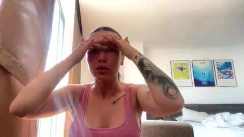 Molly online show from April 8, 2026, 2:44 am