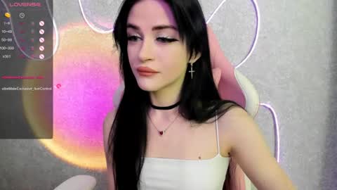Snapshot of molly_crystall chatting on June 11, 2026, 2:22 am Molly - online show from June 11, 2026, 2:22 am