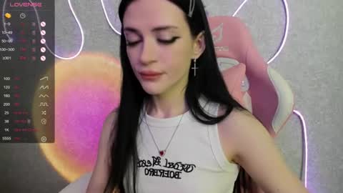 Snapshot of molly_crystall chatting on July 2, 2026, 5:13 am Molly - online show from July 2, 2026, 5:13 am