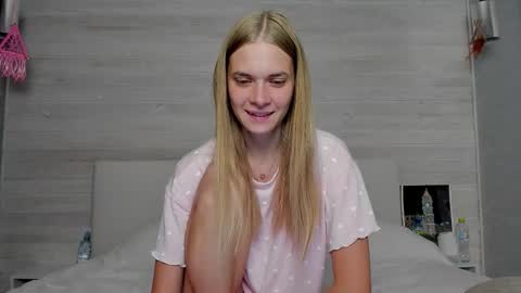 Molly Hunt online show from September 22, 2025, 3:30 am