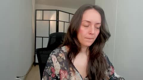 Snapshot of molly_marmalade_ chatting on December 4, 2025, 4:05 pm MOLLY online show from December 4, 2025, 4:05 pm