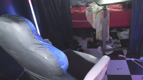 molly_moons online show from April 15, 2026, 6:48 pm