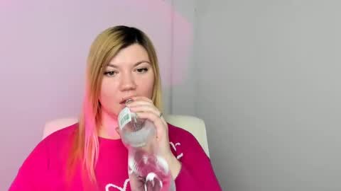 Molly online show from February 5, 2025, 3:52 pm