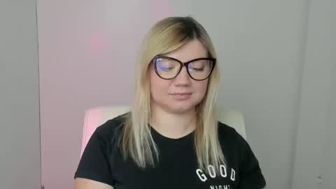 Molly online show from October 3, 2025, 11:51 am