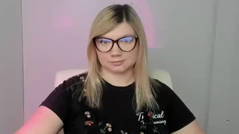 Molly online show from October 6, 2025, 12:02 pm