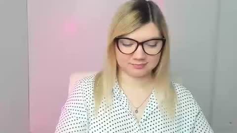 Molly online show from October 25, 2025, 6:21 am