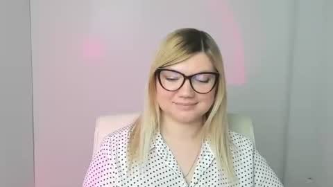 Molly online show from November 7, 2025, 4:18 pm