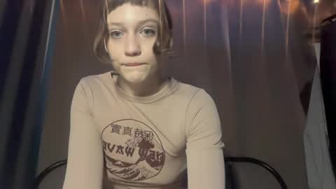 molly_poly online show from April 12, 2026, 3:17 pm