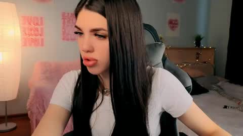 Snapshot of molly_rettyy chatting on April 11, 2026, 4:28 am Molly online show from April 11, 2026, 4:28 am
