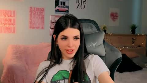 Snapshot of molly_rettyy chatting on April 11, 2026, 7:45 am Molly online show from April 11, 2026, 7:45 am