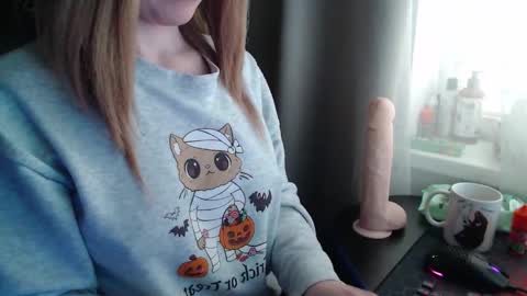 I have new photos come and see with love Molly online show from October 19, 2025, 10:49 am