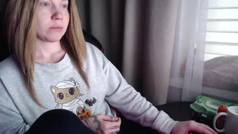 I have new photos come and see with love Molly online show from December 2, 2025, 9:58 am