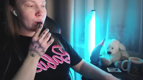 I have new photos come and see with love Molly online show from January 11, 2026, 8:03 pm