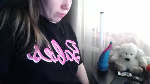 I have new photos come and see with love Molly online show from February 4, 2026, 11:16 am