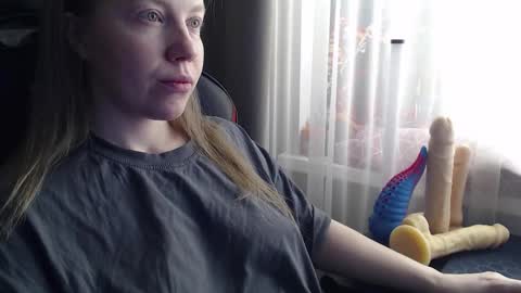 Snapshot of molly_royse chatting on March 15, 2026, 8:31 am I have new photos come and see with love Molly online show from March 15, 2026, 8:31 am