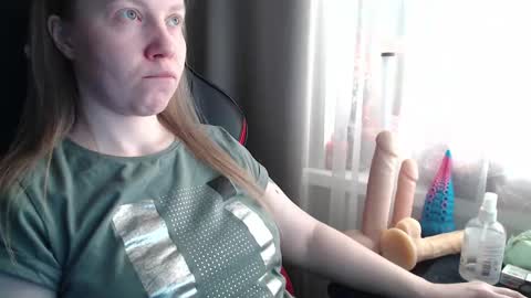 Snapshot of molly_royse chatting on March 18, 2026, 8:17 am I have new photos come and see with love Molly online show from March 18, 2026, 8:17 am