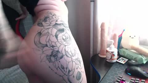 Snapshot of molly_royse chatting on April 10, 2026, 7:57 am I have new photos come and see with love Molly online show from April 10, 2026, 7:57 am