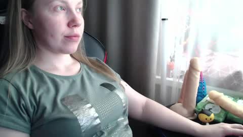 Snapshot of molly_royse chatting on May 19, 2026, 9:04 am I have new photos come and see with love Molly online show from May 19, 2026, 9:04 am