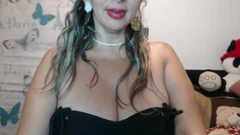 Snapshot of mollybunny01 chatting on March 19, 2026, 11:42 pm Molly Bunny online show from March 19, 2026, 11:42 pm