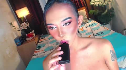 Molly online show from November 19, 2025, 7:08 am