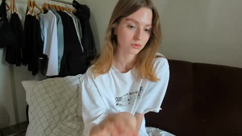 Snapshot of mollydangerous chatting on May 21, 2026, 8:43 am Taisha online show from May 21, 2026, 8:43 am