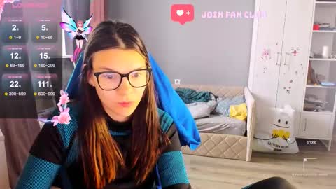  KIRA  online show from October 13, 2025, 4:23 am