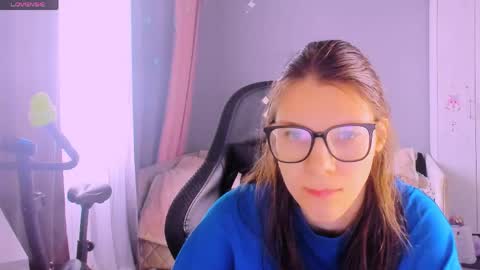  KIRA  online show from April 11, 2026, 5:12 am