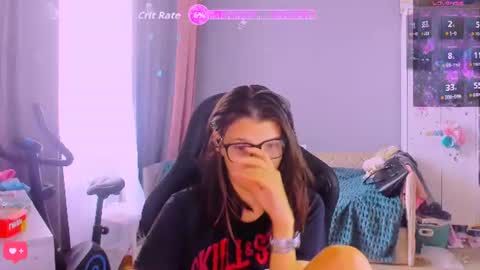 Snapshot of mollylollipop20 chatting on July 30, 2026, 4:33 am KIRA online show from July 30, 2026, 4:33 am