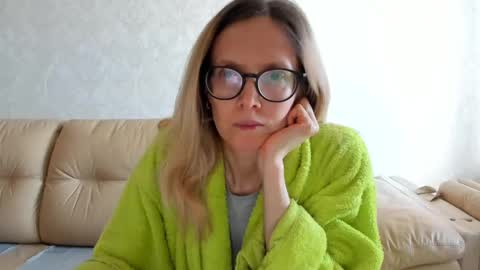 Snapshot of mollystory chatting on February 18, 2025, 11:22 am AngelMomm online show from February 18, 2025, 11:22 am