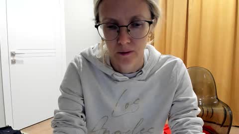 Snapshot of mollystory chatting on October 14, 2025, 5:08 am AngelMomm online show from October 14, 2025, 5:08 am