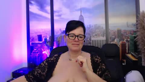 Snapshot of mollysun chatting on February 18, 2025, 7:09 pm MollySun Nina Randmann online show from February 18, 2025, 7:09 pm