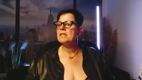 Snapshot of mollysun chatting on September 8, 2025, 6:07 pm MollySun Nina Randmann online show from September 8, 2025, 6:07 pm