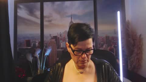 Snapshot of mollysun chatting on September 22, 2025, 5:59 pm MollySun Nina Randmann online show from September 22, 2025, 5:59 pm