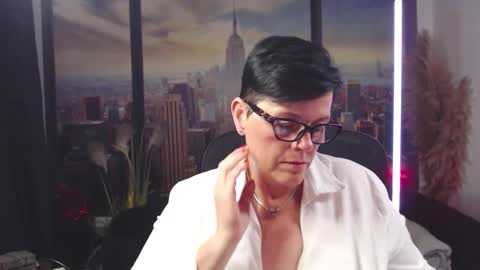 Snapshot of mollysun chatting on September 23, 2025, 5:38 pm MollySun Nina Randmann online show from September 23, 2025, 5:38 pm