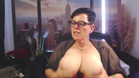 Snapshot of mollysun chatting on October 1, 2025, 4:57 pm MollySun Nina Randmann online show from October 1, 2025, 4:57 pm