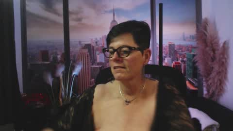 Snapshot of mollysun chatting on October 9, 2025, 6:39 pm MollySun Nina Randmann online show from October 9, 2025, 6:39 pm