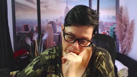 Snapshot of mollysun chatting on October 13, 2025, 5:13 pm MollySun Nina Randmann online show from October 13, 2025, 5:13 pm