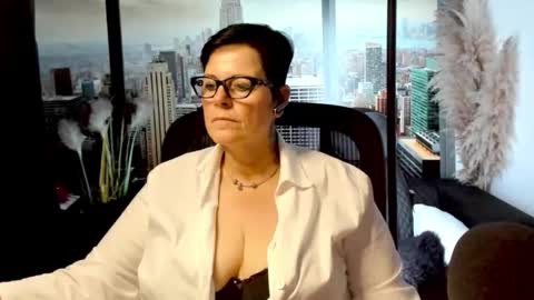 Snapshot of mollysun chatting on November 3, 2025, 7:37 pm MollySun Nina Randmann online show from November 3, 2025, 7:37 pm