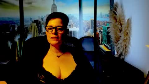 Snapshot of mollysun chatting on November 17, 2025, 8:25 pm MollySun Nina Randmann online show from November 17, 2025, 8:25 pm