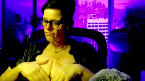 Snapshot of mollysun chatting on November 24, 2025, 7:24 pm MollySun Nina Randmann online show from November 24, 2025, 7:24 pm