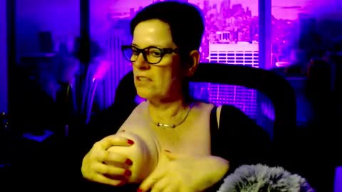 Snapshot of mollysun chatting on November 25, 2025, 7:25 pm MollySun Nina Randmann online show from November 25, 2025, 7:25 pm