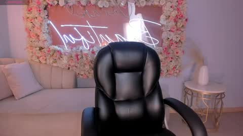 Molly Sunders online show from April 9, 2026, 4:56 am