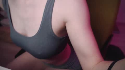 Snapshot of mollytucker chatting on February 22, 2025, 3:25 pm mollytucker online show from February 22, 2025, 3:25 pm