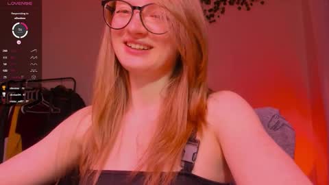 Snapshot of mollytucker chatting on October 28, 2025, 3:25 pm mollytucker online show from October 28, 2025, 3:25 pm